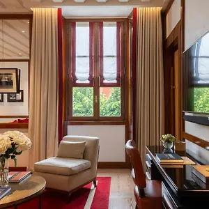 https://portrait-milano-lungarno-collection.italymilanhotels.net